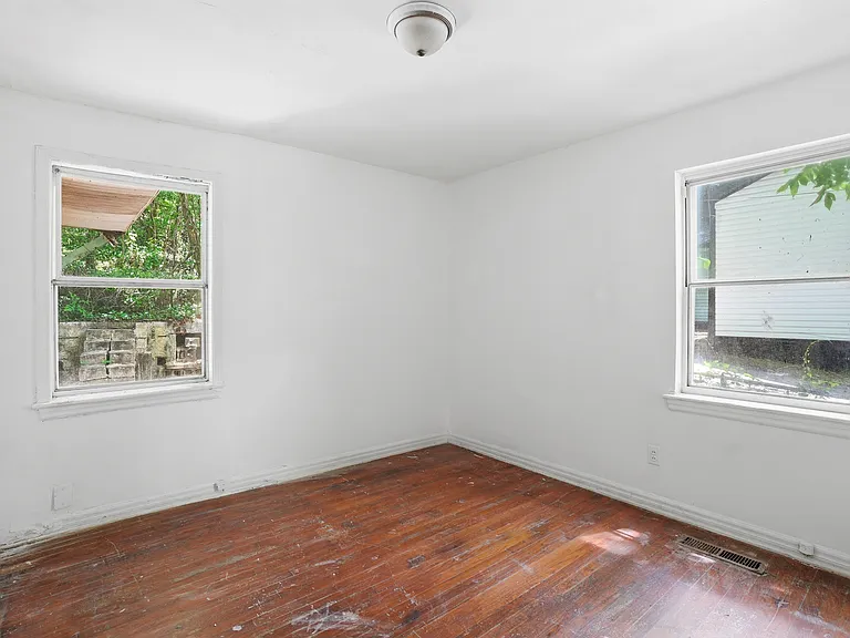 7827 Rugby Ave — Photo 18