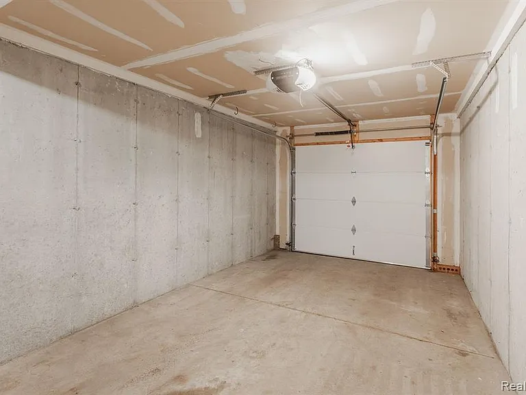 159 Allenhurst Ave — Photo 32