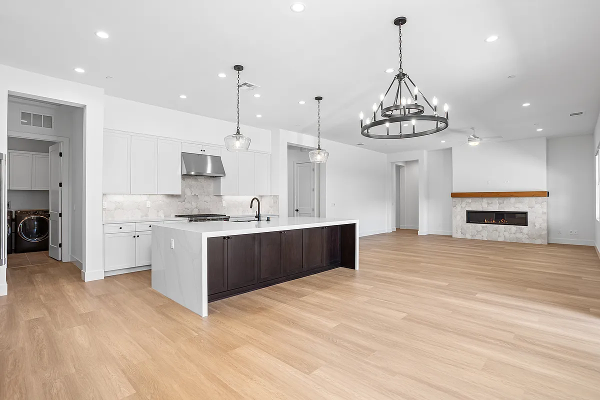 6 bed, 3519 sqft, $8,300 — Photo 1