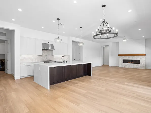 1200 Stonemark Pl #1, Vista, CA 92081
