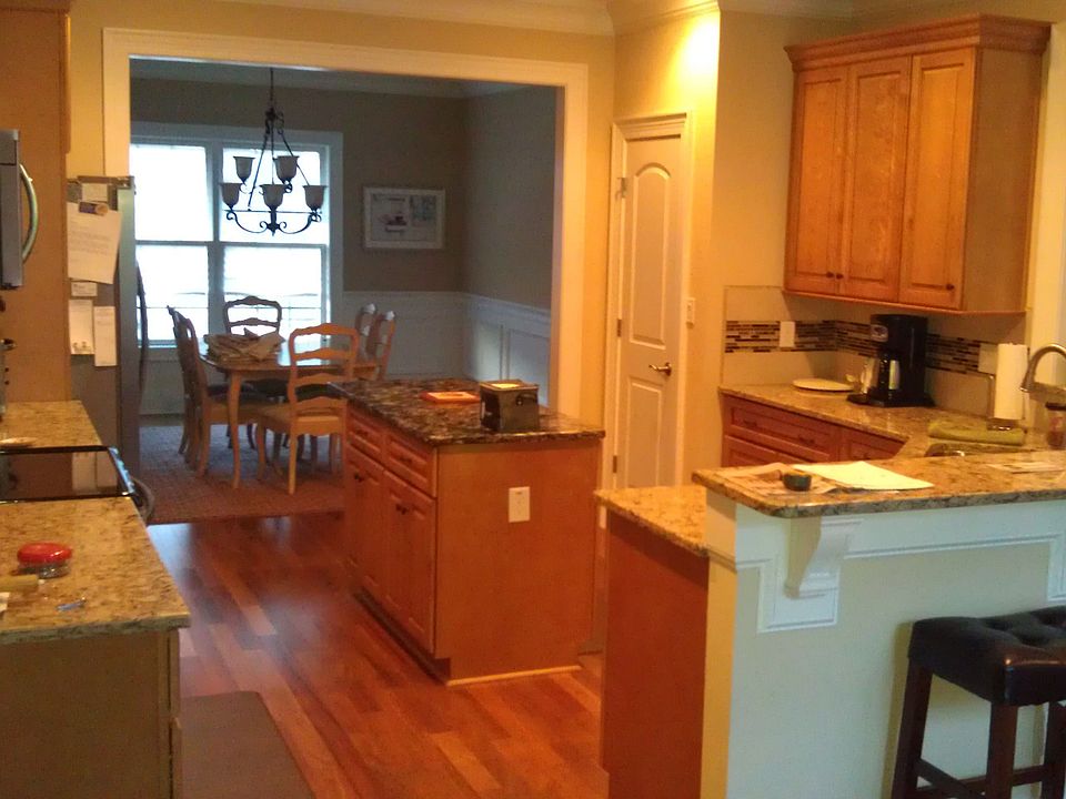 2nd image of 916 Country Club Blvd
