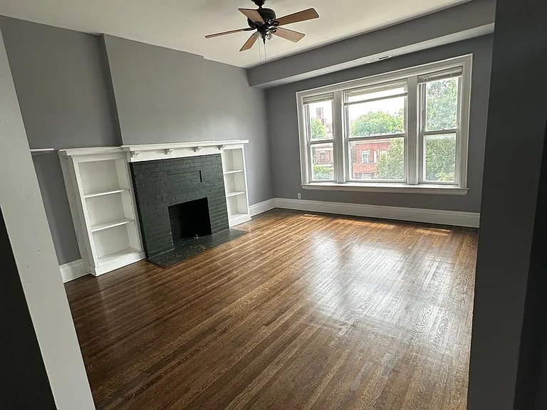 4354 W Washington Blvd #301 — Photo 4