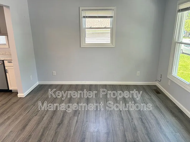 421 N Charlotte Ave — Photo 5