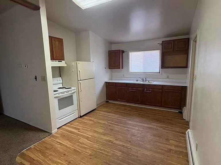 920 & 920-1/2 Crist Dr — Photo 3