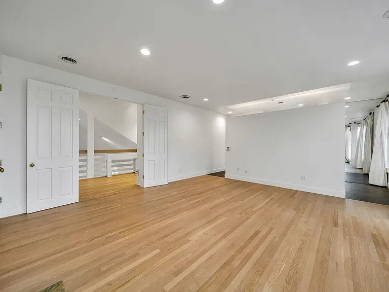 1041 Las Amigas Rd — Photo 17