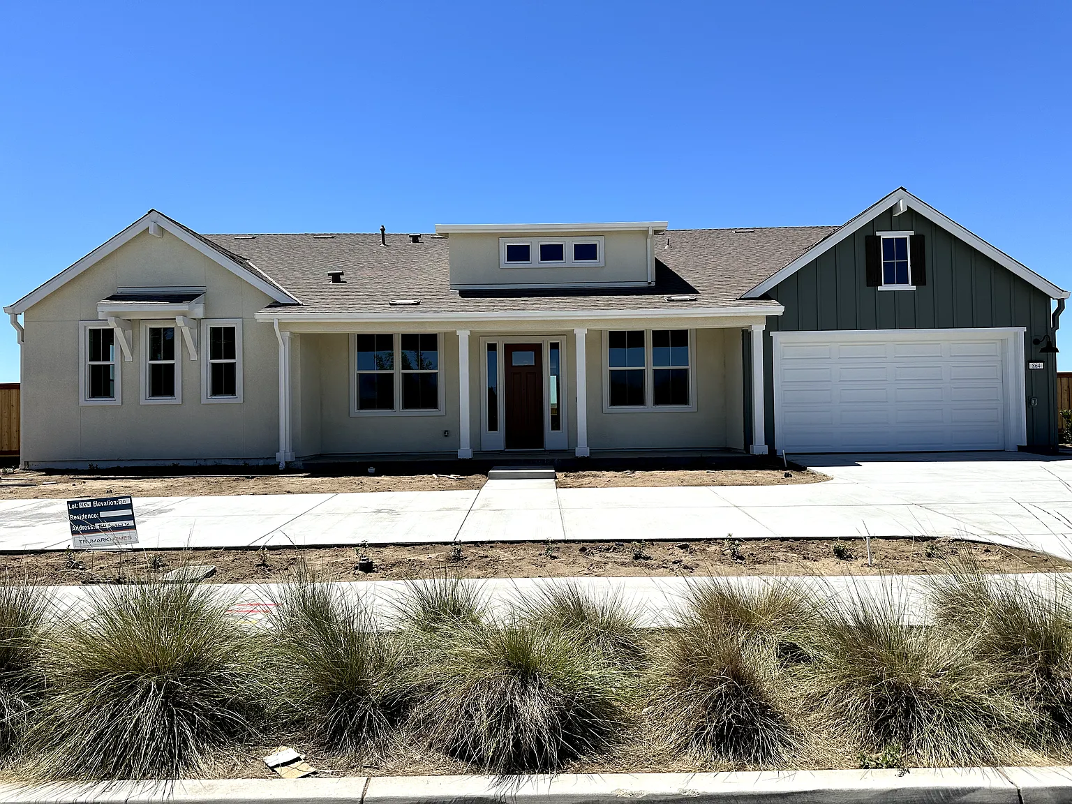 5 bed, 4.5 bath, 3200 sqft, $4,200 — Photo 1