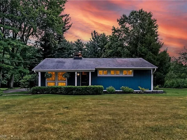 50 W Bel Meadow Ln, Chagrin Falls, OH 44022