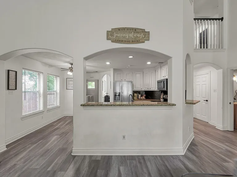 3215 Canterbury Ln — Photo 16