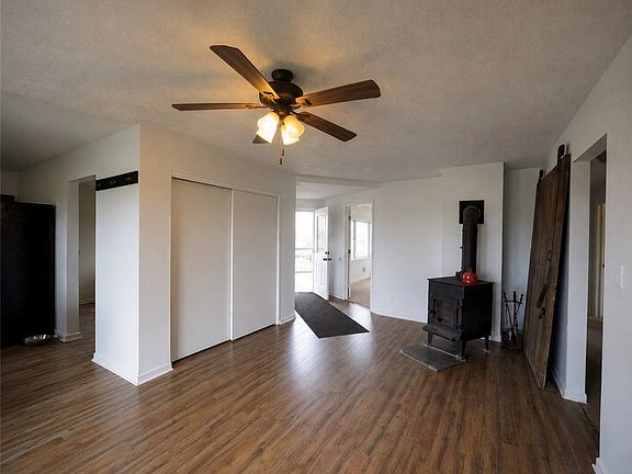 3rd image of 6841 Cavanaugh Rd