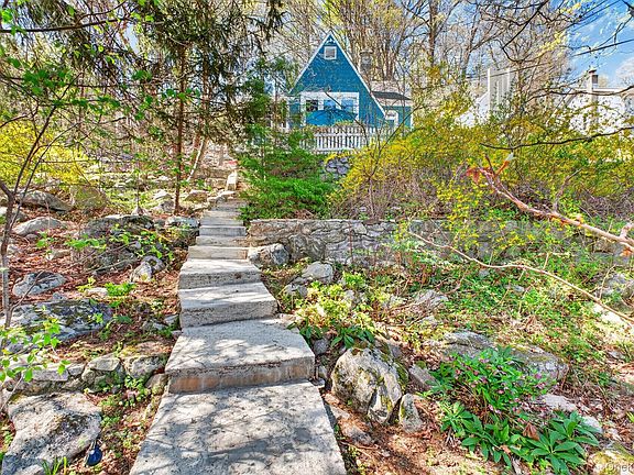 3rd image of 115 Tanglewylde Road