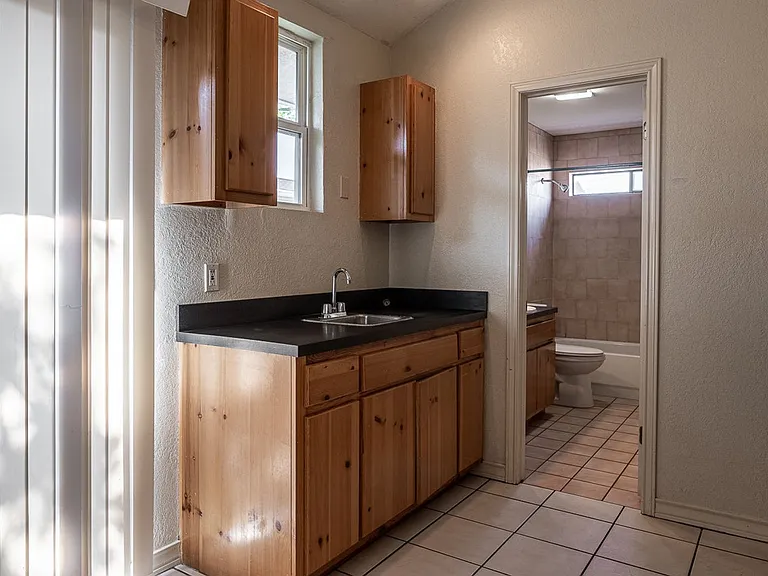 212-214 Miller Dr — Photo 7