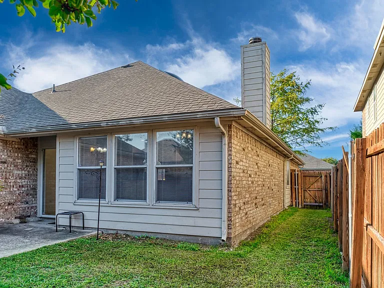 1621 Oak Brook Ln — Photo 32