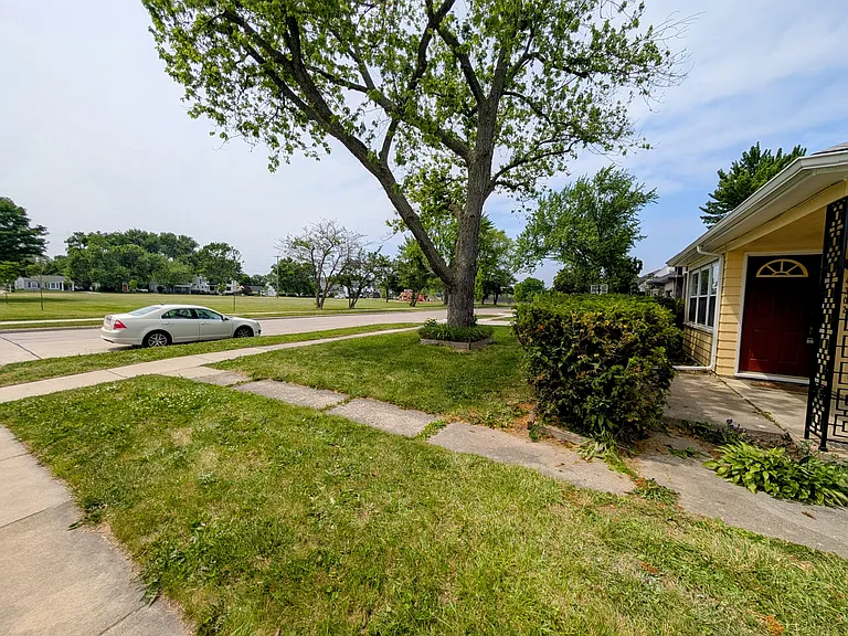 4302 Mandalay Ave — Photo 26