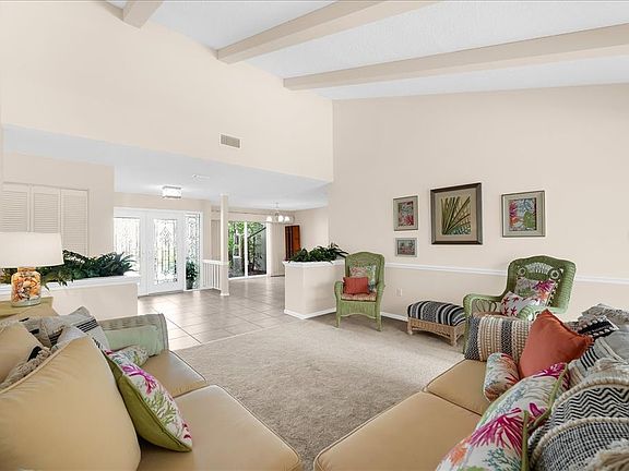 4th image of 4010 Country View Dr
