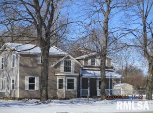 1127 Main St, Henry, IL 61537