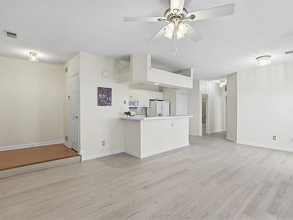 3rd image of 2312 Beach Haven Dr APT 102