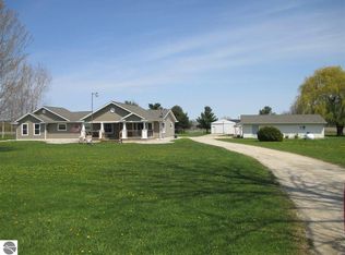 9249 S Crawford Rd, Shepherd, MI 48883