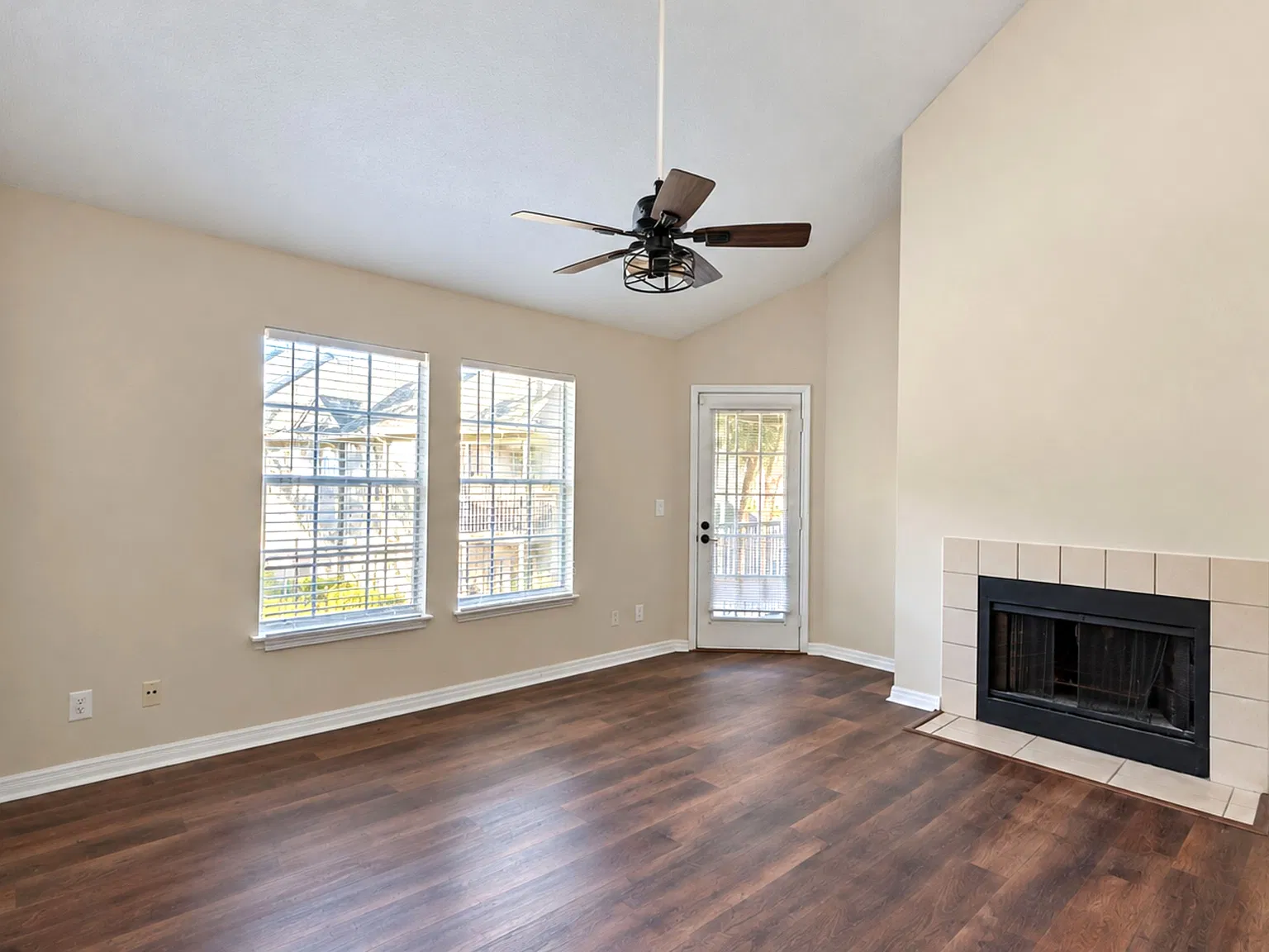 Stylish 2BR/2BA MetroWest Condo with Loft, Fireplace & Pool | Near Orlando Attractions! — Photo 4