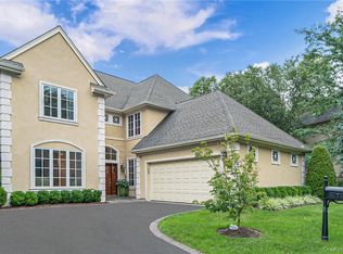 7 Stony Gate Oval, New Rochelle, NY 10804