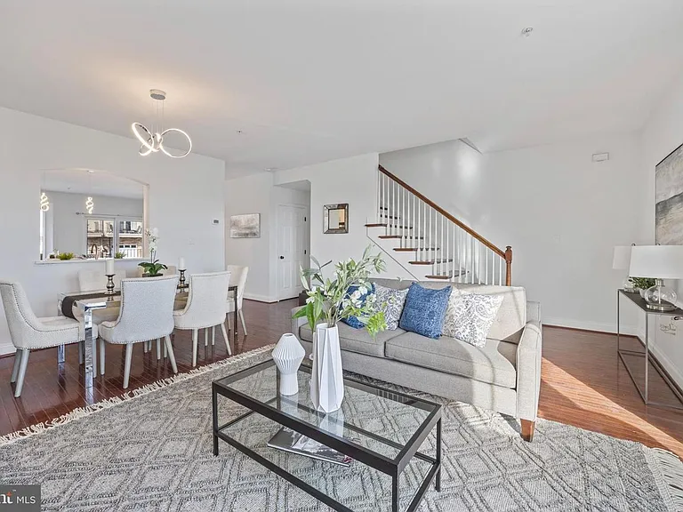 133 Merion Ave — Photo 4