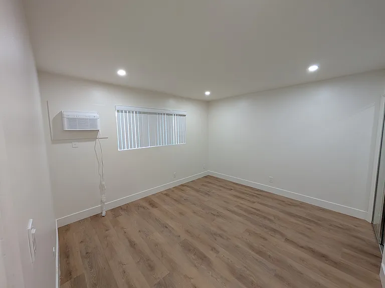 2610 S Bundy Dr #3 — Photo 6
