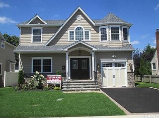 12 Dorothy Dr, Syosset, NY 11791