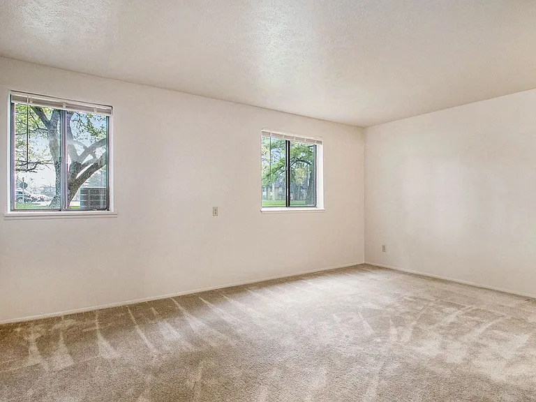Hickory Village Apartments — Photo 21