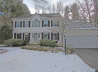 53 Orchardview Dr, Halfmoon, NY 12065