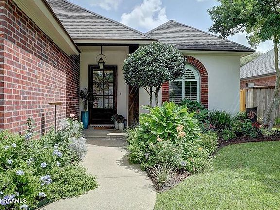 4th image of 27 Oakthorn Ct