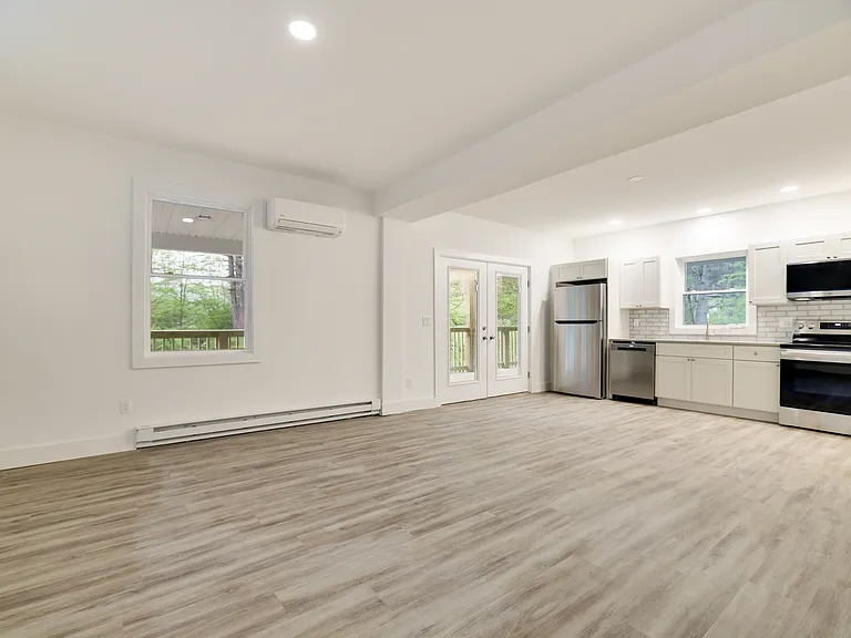 127 Evergreen Ln — Photo 1