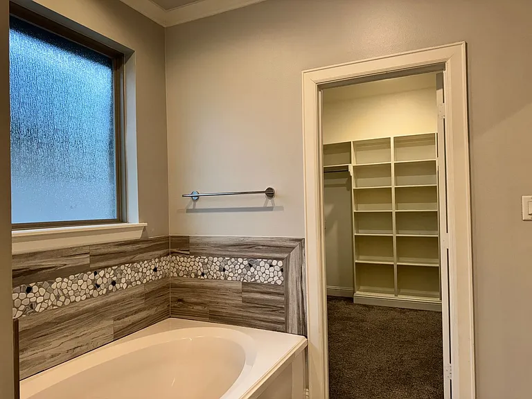 7315 Rolling Acres Pl — Photo 20