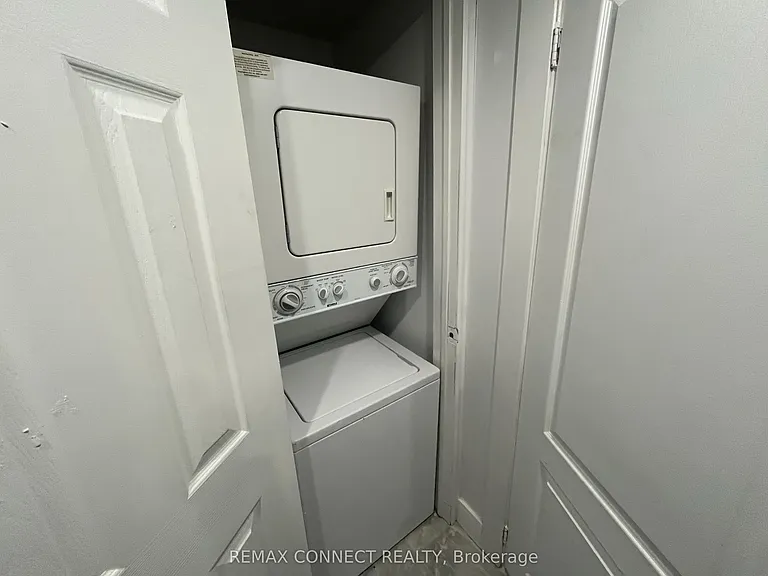 1394 Largo Cres #LOWER — Photo 7