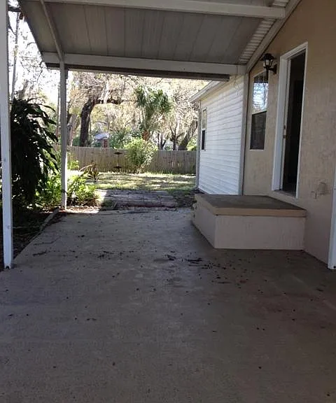2304 Kingston St S — Photo 4