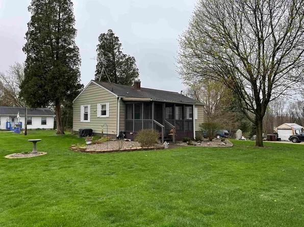 802 E Middle St, Mount Carroll, IL 61053