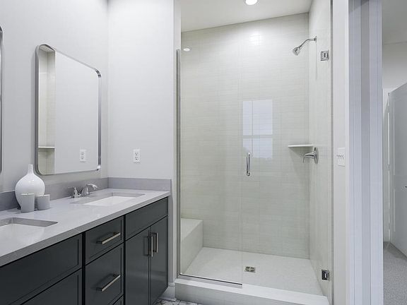 4th image of Mulberry Ln #20-R2