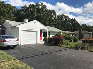 41 Sweetbriar Dr, Cranston, RI 02920