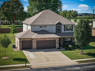 1210 Queensbury St, Lowell, AR 72745