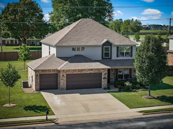 1210 Queensbury St, Lowell, AR 72745