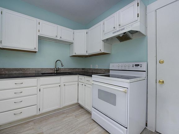 2nd image of 1498 Spring Garden Ave