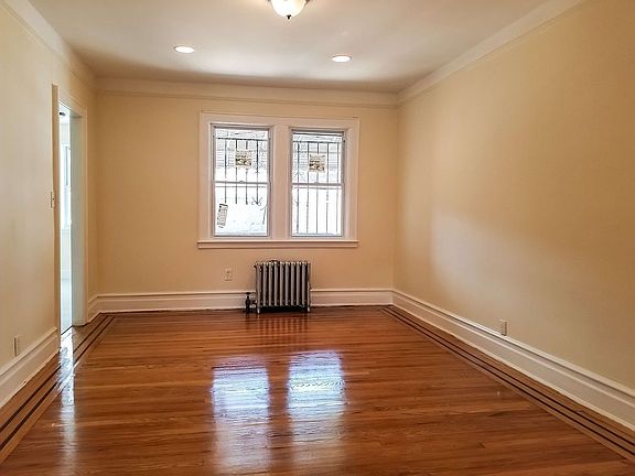 3rd image of 115-34 205th St