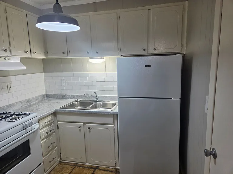 1717 N Locust St — Photo 17