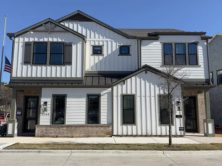 1129 Concan Dr — Photo 2