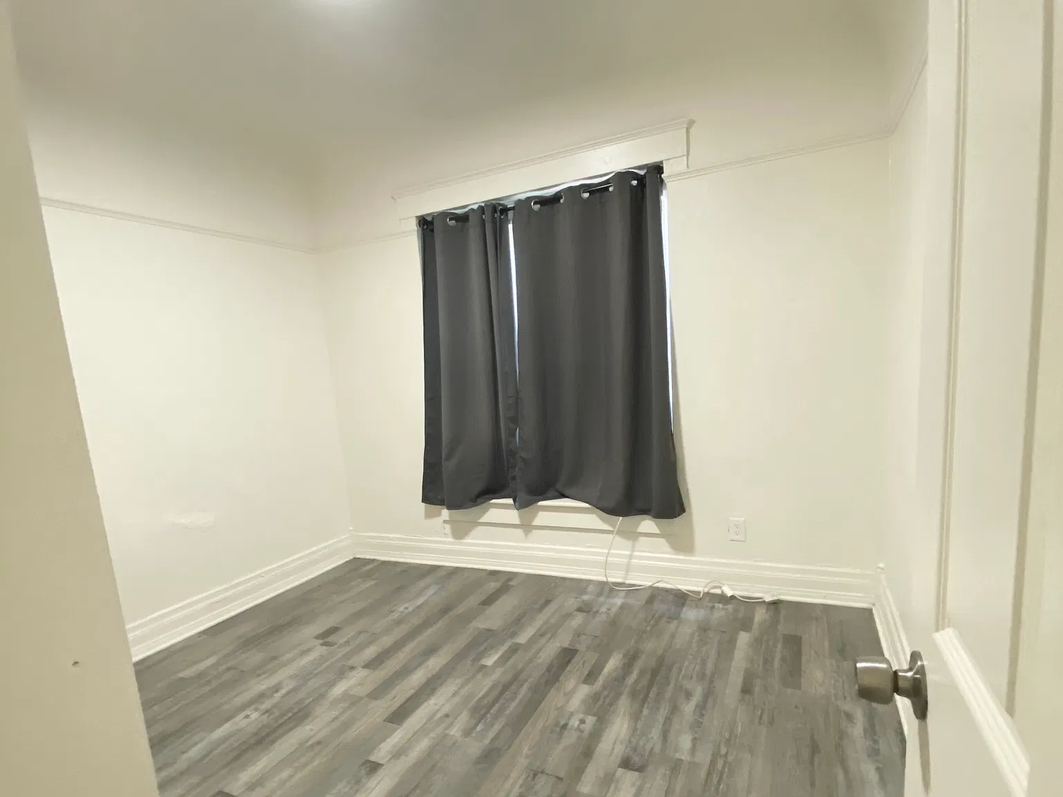 3 bed, 900 sqft, $1,200 — Photo 1