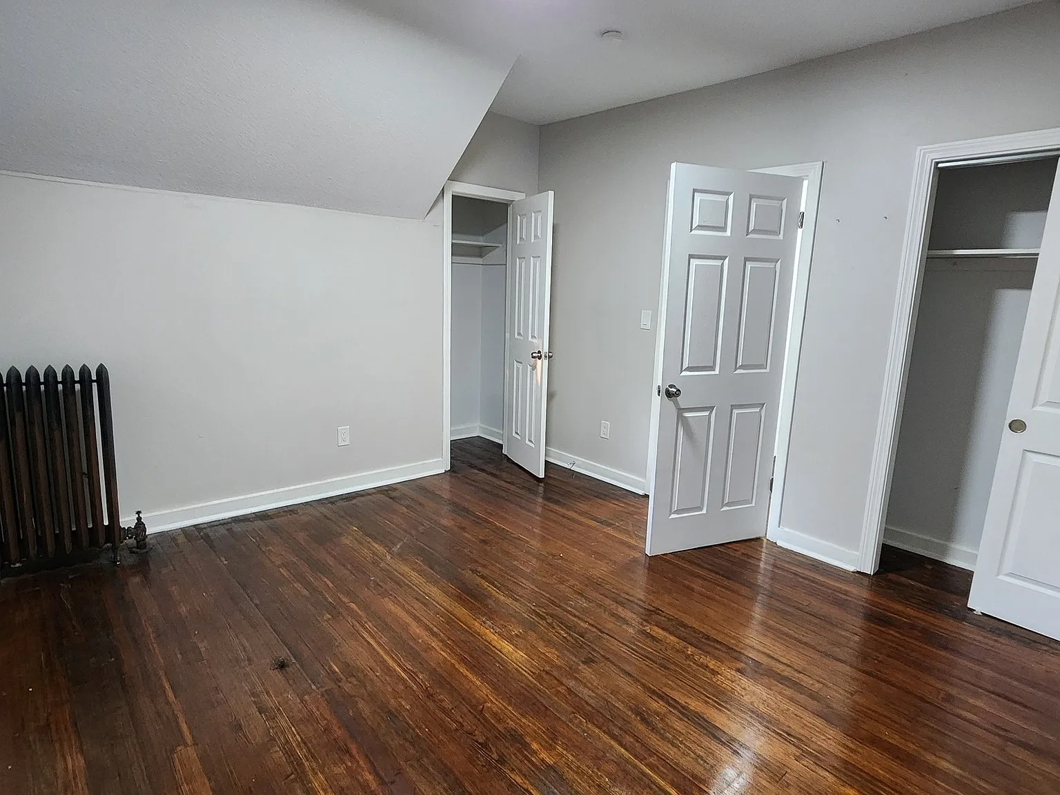 3 bed, 1.0 bath, 3341 sqft, $1,975 — Photo 4