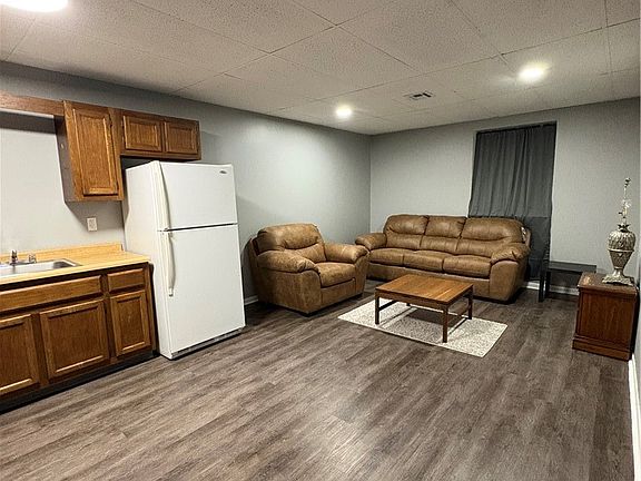 4th image of 4200 Arnold Ave #8