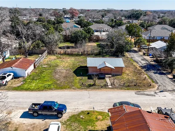 510 Volunteer St, Seguin, TX 78155