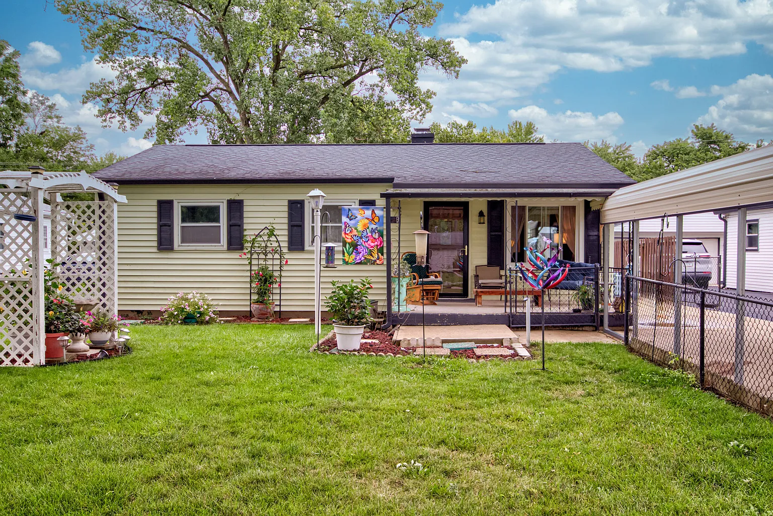 2633 Woodrow Ave photo 1