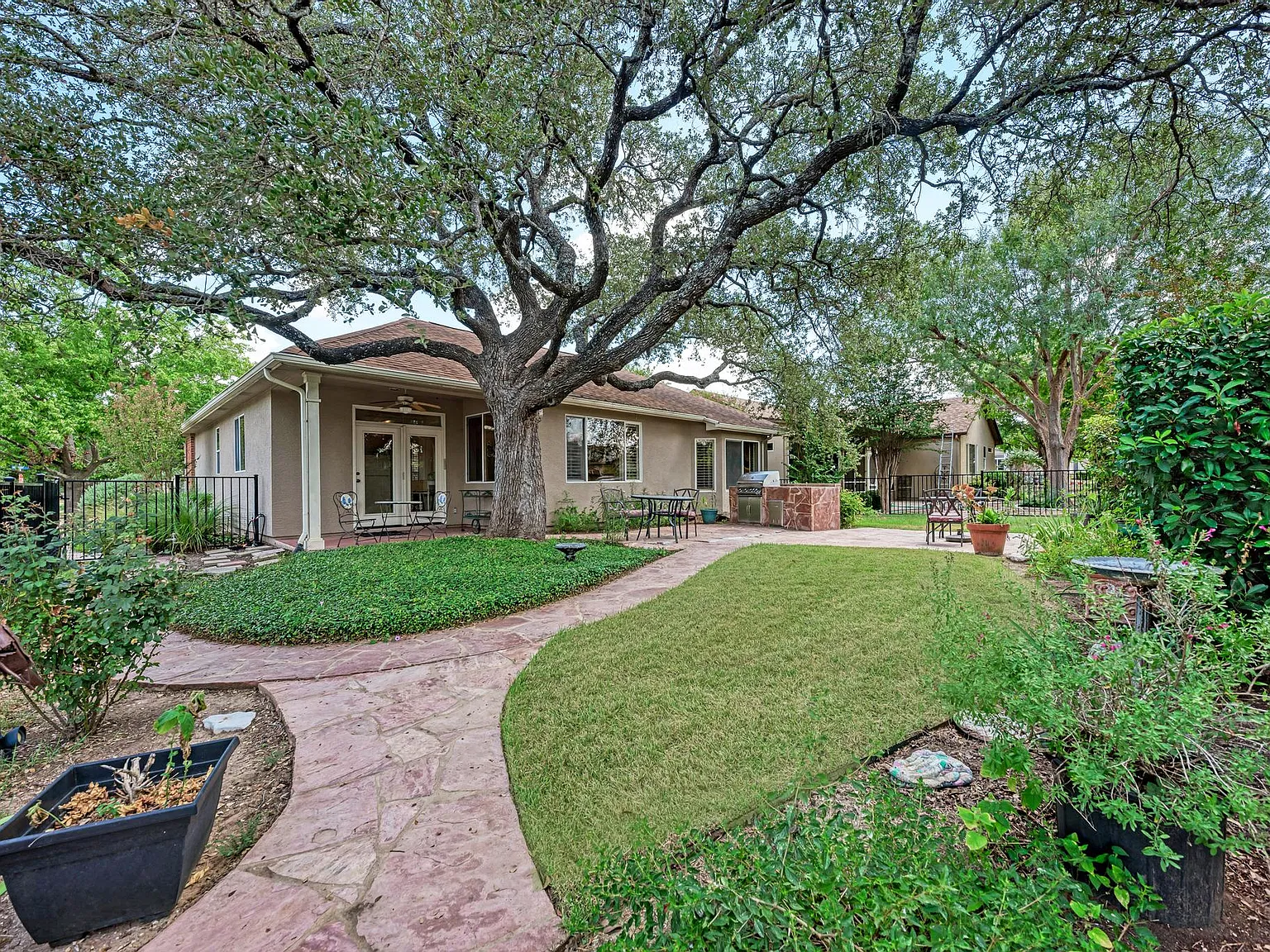 101 Dewberry Dr — Photo 4