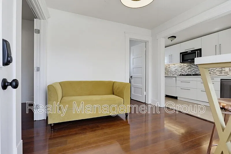 1 bed, 1.0 bath, 450 sqft, $2,000 — Photo 2