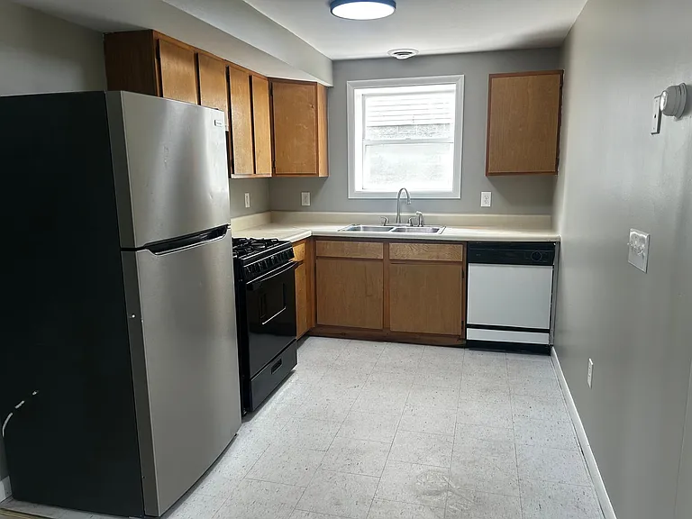 211 Tompkins St — Photo 25